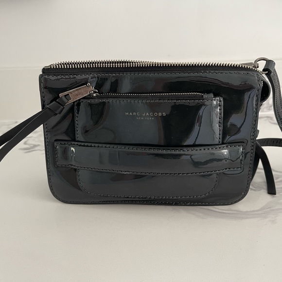 Marc Jacobs Madison Crossbody Purse in Patent Leather RARE - Picture 2 of 5